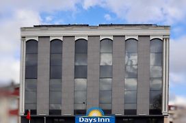 Days Inn By Wyndham Istanbul Arnavutkoy