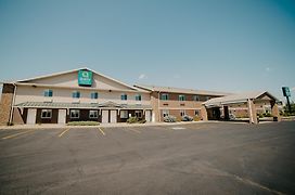 Quality Inn & Suites Watertown Near Prairie Lakes Ice Arena