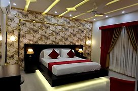 Royal Galaxy Hotel & Residence - Near Islamabad International Airport & Motorway