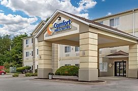 Comfort Inn & Suites East Moline Near I-80