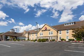 Best Western Plus Revere Inn & Suites