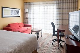 Courtyard By Marriott Indianapolis Airport