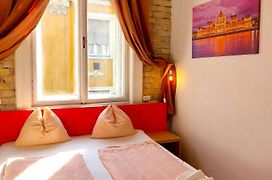 Goodmo Budapest Smart Rooms