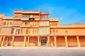 Collection O Ramganj Near Hawa Mahal Formerly Khandaka Mahal