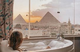 Pyramid Edge Hotel & Exclusive Pyramids View Rooftop