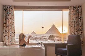 Pyramid Edge Hotel & Exclusive Pyramids View Rooftop