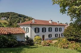 Maison Gamboia, 5 chambres d'hôtes de charme et résidence d'artistes, au calme, vaste jardin fruitier