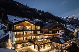 Hotel Ladinia Dolomites View