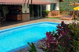 Casa nas montanhas com piscina e vista panorâmica