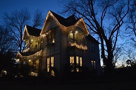 Carleton House Bed And Breakfast