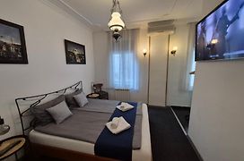 Authentic Belgrade Centre Hostel - Only Private Rooms