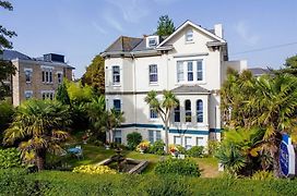 No5 Durley Road - Contemporary Serviced Rooms And Suites - No Food Available