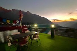 Lama Hotel - Cafe De Himalaya