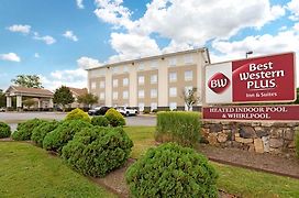 Best Western Plus Crossroads Inn & Suites