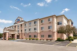 Fairfield Inn & Suites By Marriott Toledo Maumee