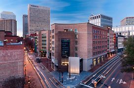 Courtyard By Marriott Richmond Downtown