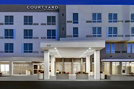 Courtyard By Marriott Hamilton