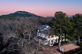 Stone Mountain Manor