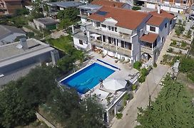 Villa Lana Apartments