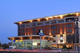 Days Hotel By Wyndham Baku