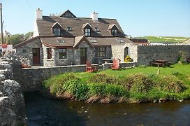 Aille River Tourist Hostel And Camping Doolin