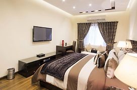 Royaute Luxury Suites And Hotel Gulberg Lahore