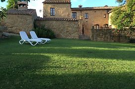 Villa Fonte all'Oppio con area piscina recintata