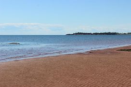 Cottages On Pei-Oceanfront