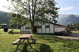 Mountain Lodge Backpackercamp Gutenbrunnenstrasse 6