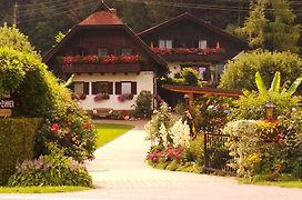 Blumenpension Strauss - Ferienwohnungen