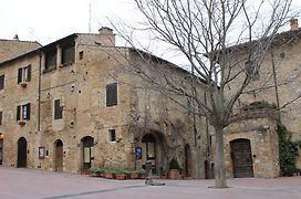 A La Casa Dei Potenti San Gimignano Exterior photo