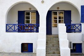 Syros Inn