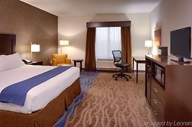 Holiday Inn Express & Suites Overland Park, An Ihg Hotel