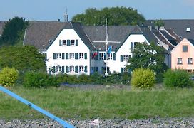 Rhein River Guesthouse - Direct On The Rhine