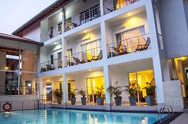 Senani Hotel Kandy Exterior photo