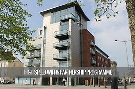 Quayside Serviced Apartments Cardiff Exterior photo