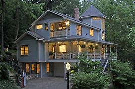 Arsenic And Old Lace Bed & Breakfast Inn Eureka Springs Exterior photo