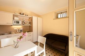 goethezimmer - kleine Ferienwohnungen in der Leibnizallee