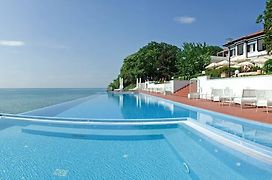 Oasis Boutique Hotel, Riviera Holiday Club, Private Beach