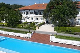 Oasis Boutique Hotel, Riviera Holiday Club, Private Beach