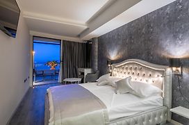 Luxury Rooms 
