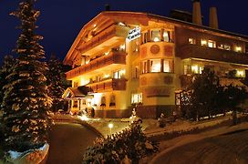 Hotel Garni Concordia - Dolomites Home