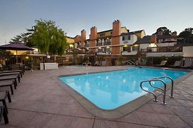 Mariposa Inn And Suites