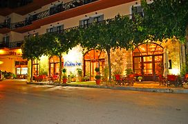 Arahova Inn Hotel