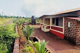 Divekar Aamrai - A Farmhouse In The Arms Of Kokan Ratnagiri Exterior photo