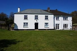 Leworthy Farmhouse Bed And Breakfast