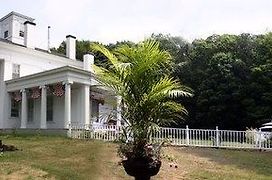 House Of 1833 Bed And Breakfast