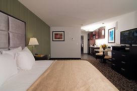 Paradise Inn And Suites Redwater