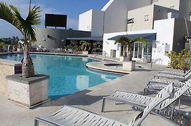 Nuvo Suites Hotel - Miami Doral