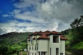 Hotel Montanas De Covadonga
